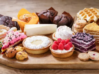 Sladice so poleg vsega zelo mamljivih barv in okusov. / Foto: Istock