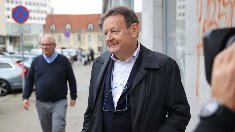 Ljubljana, ministrstvo za zdravje.Sestanek vladne strani in zdravniskega sindikata Fides, na katerem so se usklajevali glede poteka mediacije.Predsednik Fidesa Damjan Polh.