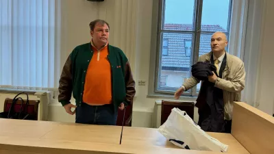 Aleksej Konjaškin glede obtožbenih očitkov ni povedal nič, le zagotovil je, da ne misli pobegniti.