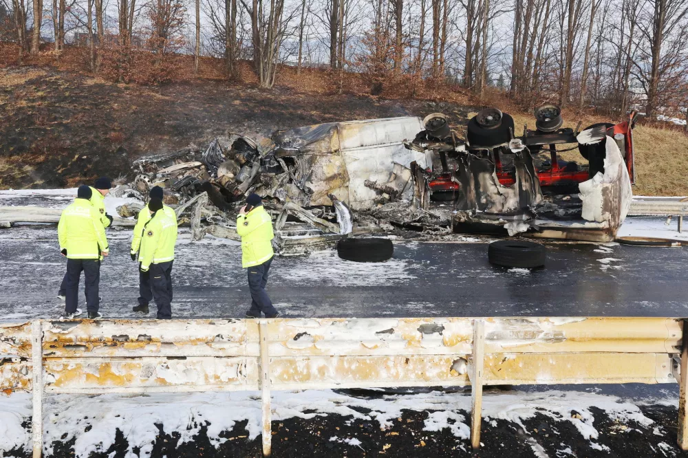 Slovenska Bistrica - Avtocesta - Promet - Prometne nesreče - Nesreča cisterne in kombija na avtocesti - zagorela cisterna in kombi - gasilci - Gasilci - Nesreče - Avtor: Sa&scaron;o Bizjak