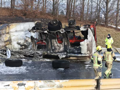 Slovenska Bistrica - Avtocesta - Promet - Prometne nesreče - Nesreča cisterne in kombija na avtocesti - zagorela cisterna in kombi - gasilci - Gasilci - Nesreče - Avtor: Sa&scaron;o Bizjak