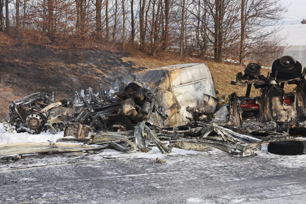 Slovenska Bistrica - Avtocesta - Promet - Prometne nesreče - Nesreča cisterne in kombija na avtocesti - zagorela cisterna in kombi - gasilci - Gasilci - Nesreče - Avtor: Sa&scaron;o Bizjak
