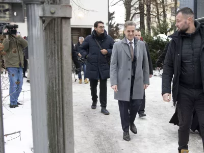 Ljubljana, Klub Pen.Delovno kosilo pri predsedniku Gibanja Svoboda Robertu Golobu, na katero je bilo povabljenih sedem pretezno levosredinskih parlamentarnih in neparlamentarnih strank.