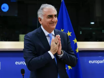 Po 47 letih v izgnanstvu bi se iranski kronski princ rad vrnil v Iran