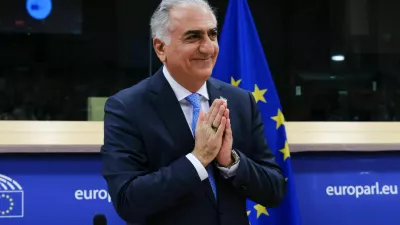 Po 47 letih v izgnanstvu bi se iranski kronski princ rad vrnil v Iran