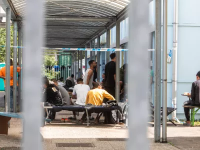 &Scaron;tevilo pro&scaron;enj za azil se &scaron;e vedno zmanj&scaron;uje