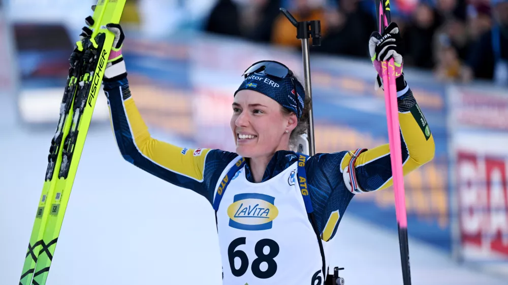 16 January 2026, Bavaria, Ruhpolding: Sweden's Hanna Oeberg celebrates winning the women's 7.5 km sprint race of the IBU Biathlon World Cup in Ruhpolding. Photo: Sven Hoppe/dpa
