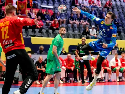 Slovenia's Domen Makuc in action during the European Championship handball match between Slovenia and Montenegro in B&aelig;rum, Norway, Friday, Jan. 16, 2025. (Cornelius Poppe/NTB Scanpix via AP)
