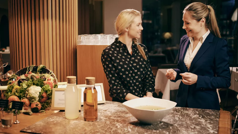 Strokovnjaki, ki v Termah &Scaron;marje&scaron;ke Toplice vodijo program SlimFit, obravnavajo proces obvladovanja telesne teže celostno &ndash; odpraviti pomagajo namreč tudi vzroke težave. Tako so podpora pri spremembah, ki trajajo &scaron;e dolgo po tem, ko se gost poslovi od term. (Foto: Primož Bregar)