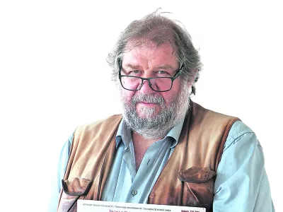 14.06.2017 - Ervin Hladnik Milhar&Auml;i&Auml;, kolumnist- Dnevnik 2017 - portreti za komentarje in kolumne - kolumnisti - novinarji - novinar//FOTO: Toma&Aring;&frac34; Skale ------PERMANENT !!!COLOR za kolumno