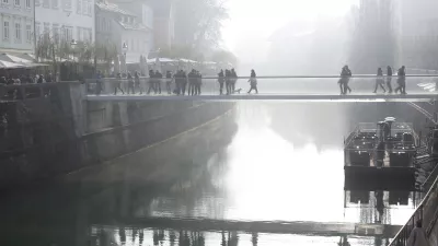 08.12.2016. Ljubljana, Ljubljanica, brv - megla, onesnažen zrakfoto: Bojan Velikonja