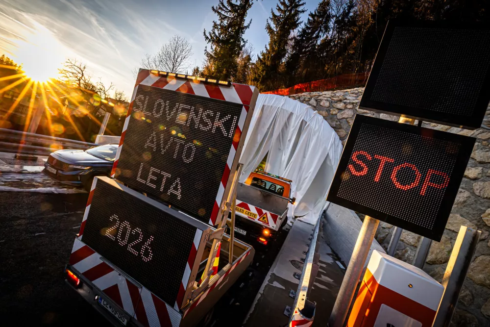 Izbor je potekal v tunelu