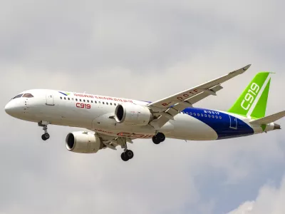 Kitajsko letalo že leti, vendar nima dovoljenja za pot po Evropi. / Foto: Istock