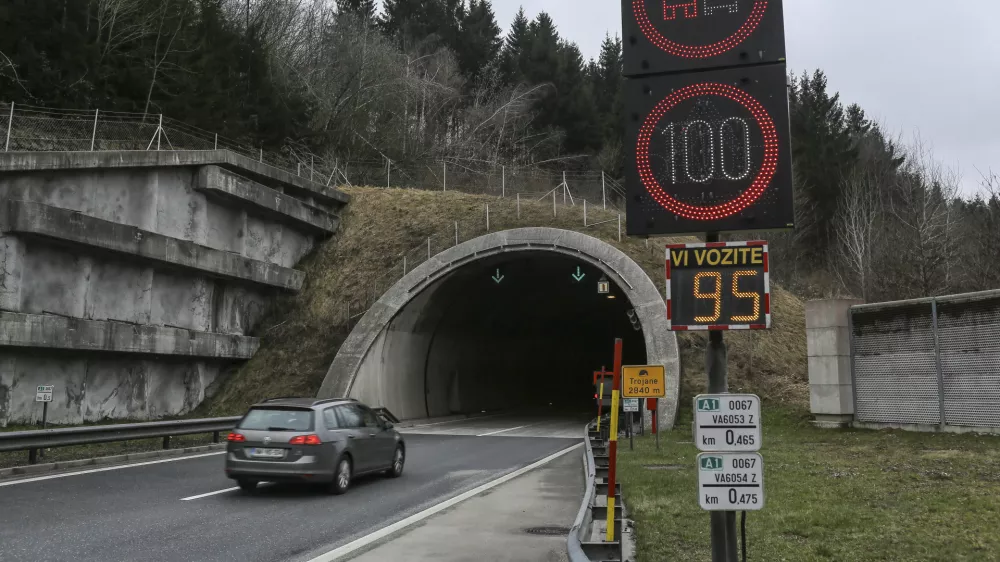 Farsa z nadzorom hitrosti: Kaj o zapletu pravi Dars?