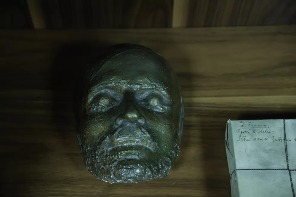 Slovanska knjižnica: Od Pre&scaron;ernove pisave do Cankarjeve maske