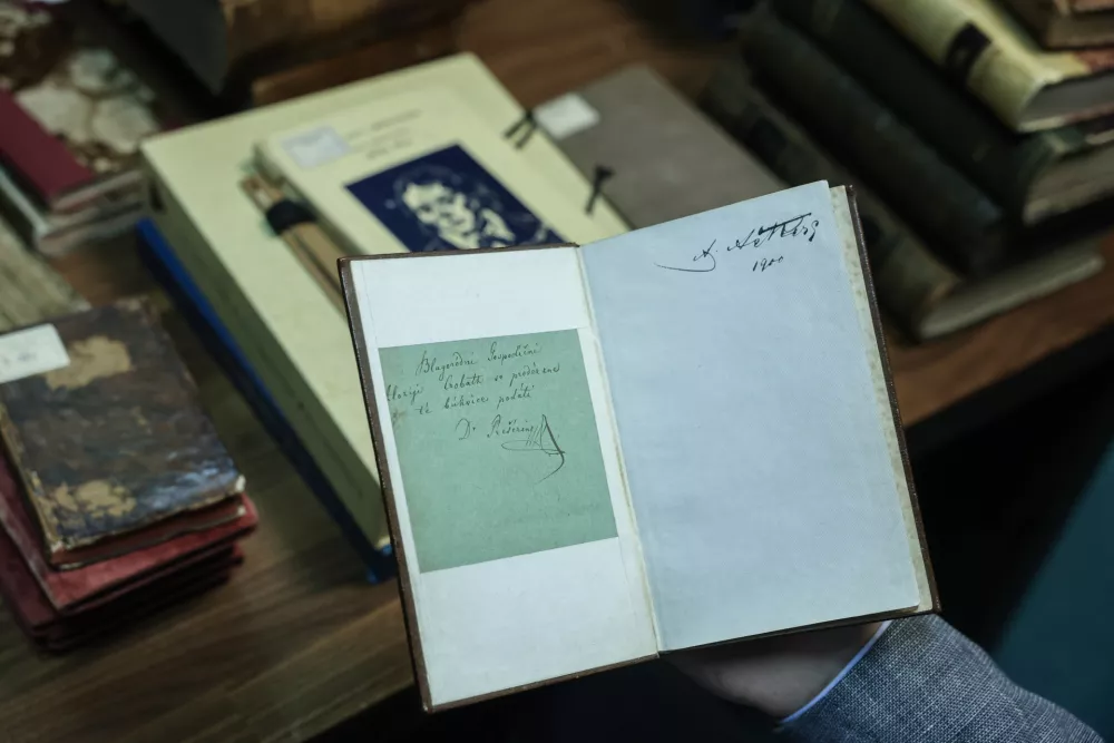 Slovanska knjižnica: Od Pre&scaron;ernove pisave do Cankarjeve maske