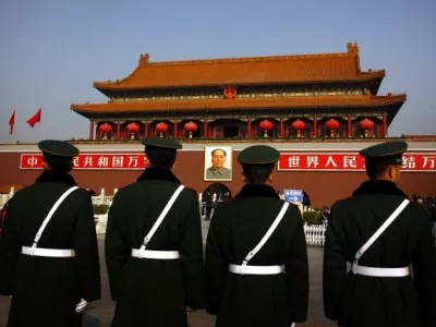 Paramilitary policemen stand guard in front of the giant portrait of former Chinese Chairman Mao Zedong at Beijing's Tiananmen Square November 15, 2012. China's ruling Communist Party unveiled its new leadership line-up on Thursday to steer the world's second-largest economy for the next five years, with Vice President Xi Jinping taking over from outgoing President Hu Jintao as party chief. REUTERS/David Gray (CHINA - Tags: POLITICS CRIME LAW MILITARY)