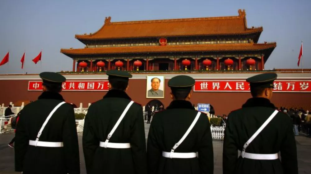 Paramilitary policemen stand guard in front of the giant portrait of former Chinese Chairman Mao Zedong at Beijing's Tiananmen Square November 15, 2012. China's ruling Communist Party unveiled its new leadership line-up on Thursday to steer the world's second-largest economy for the next five years, with Vice President Xi Jinping taking over from outgoing President Hu Jintao as party chief. REUTERS/David Gray (CHINA - Tags: POLITICS CRIME LAW MILITARY)