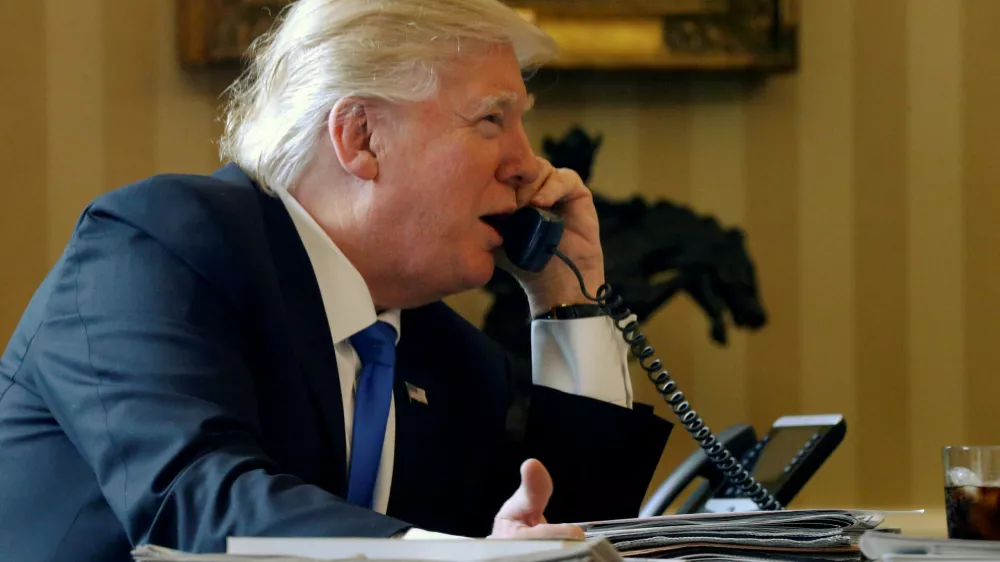 U.S. President Donald Trump speaks by phone with Russia's President Vladimir Putin in the Oval Office at the White House in Washington, U.S. January 28, 2017. REUTERS/Jonathan Ernst