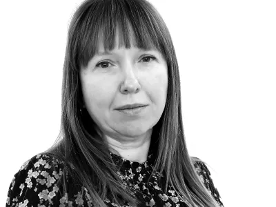 Nina Knavs- Redakcija Dnevnik 2024 - portreti za komentarje in kolumne - kolumnisti - komentatorji &ndash; novinarji - portret //FOTO: Luka Cjuha