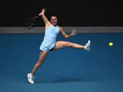 20 January 2026, Australia, Melbourne: Ukrainian tennis player Oleksandra Oliynykova returns a backhand against the United States' Madison Keys during their women's first-round tennis match on Day Three of the 2026 Australian Open at Melbourne Park. Photo: Lukas Coch/AAP/dpa