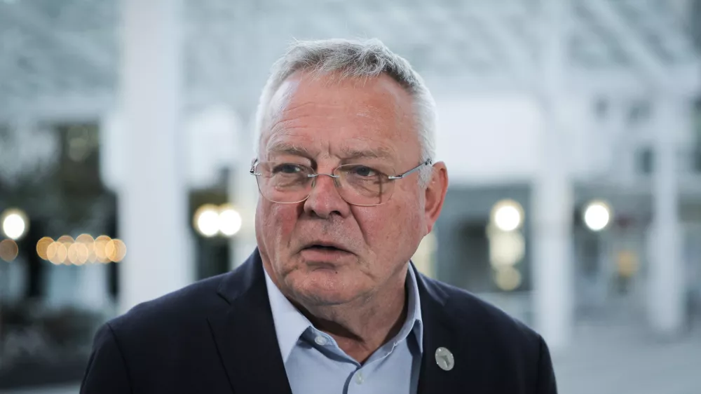 Ljubljana, Kongresni center Smelt.Izjava ministra za naravne vire in prostor Jozeta Novaka na posvetu s predstavitvijo glavnih sprememb zakona o urejanju prostora in gradbenega zakona, ki ga pripravlja ministrstvo za naravne vire in prostor.