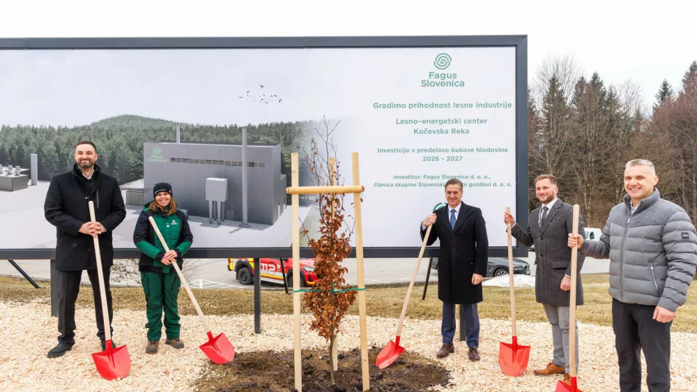 Fagus Slovenica (Snežnik), Kočevska Reka, zasaditev bukve ob začetku naložbe v novo žago. Foto: SiDG