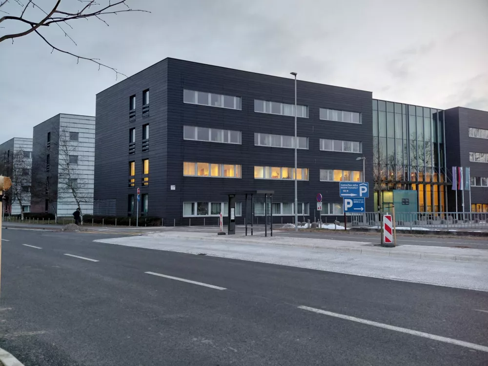 Kje je postaja? Obisk Žal z avtobusom je vse prej kot preprost