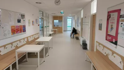 skoraj prazna čakalnica ambulante zdravstvenega doma / Foto: Bo&scaron;tjan Istenič