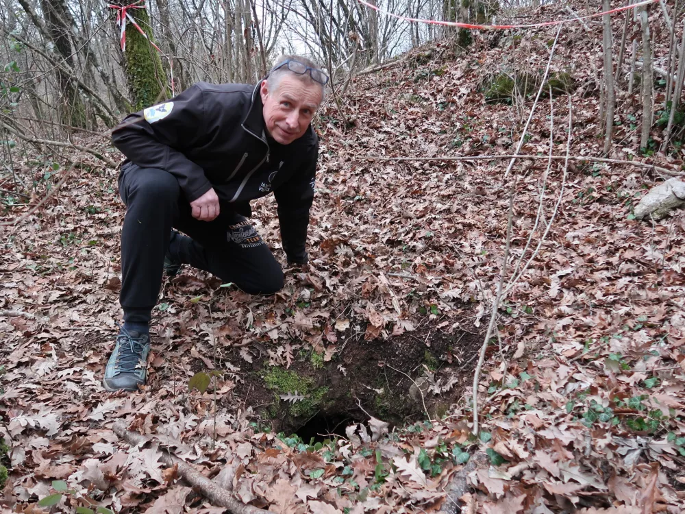 Jamar Andrej Peca, ki je v Pecovi jami v Dolu pri Vogljah odkril 4800 let stara okostja ljudi, jamarstvo, arheologija, zgodovina, prazgodovina, bekrena doba / Foto: Nata&scaron;a Bucik Ozebek
