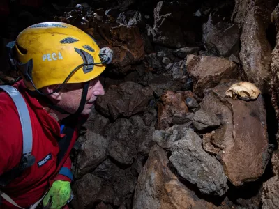 Jamar Andrej Peca, ki je v Pecovi jami v Dolu pri Vogljah odkril 4800 let stara okostja ljudi, jamarstvo, arheologija, zgodovina, prazgodovina, bekrena doba / Foto: Domen Mahne