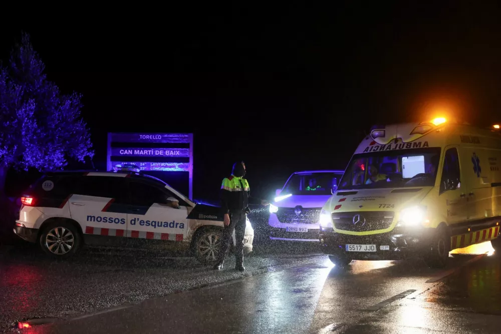 An ambulance arrives at the scene of a commuter train derailment after a containment wall fell on the track due to heavy rain, killing the driver and injuring several people near Barcelona, in Gelida, Spain, January 21, 2026. REUTERS/Bruna Casas