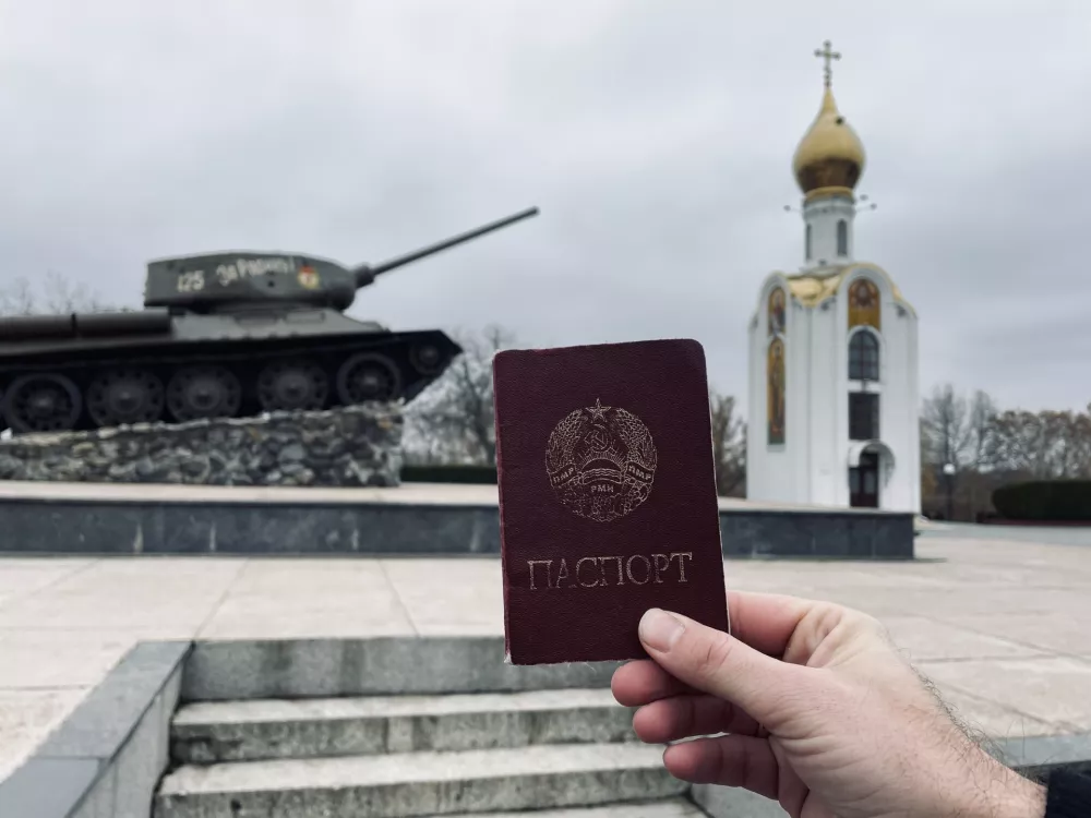 Tiraspol, glavno mesto samooklicane pridnestrske republike. Pridnestrje z uradnim imenom Pridnestrska moldavska republika je državica, ki leži na vzhodu Moldavije, ukle&scaron;čena med reko Dnester in mejo z Ukrajino.FOTOGRAFIJA Jaka Gasar