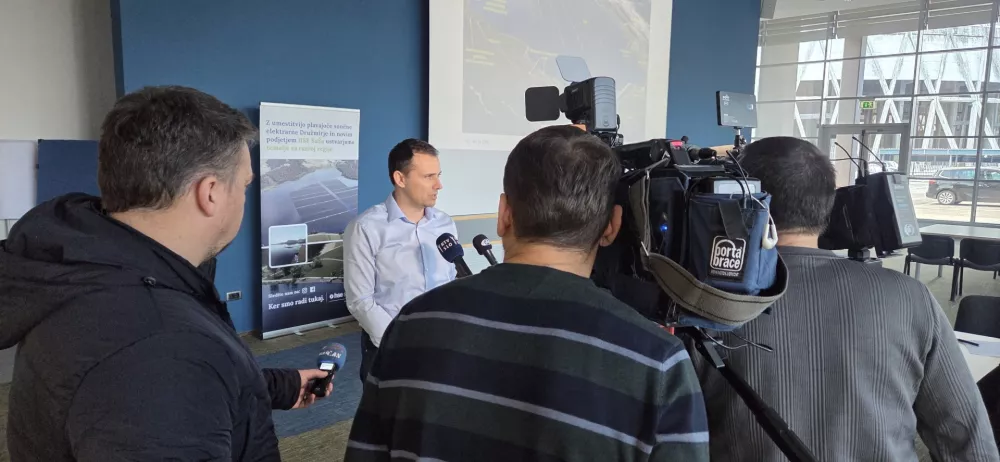 Bo v &Scaron;o&scaron;tanju plavajoča sončna elektrarna?