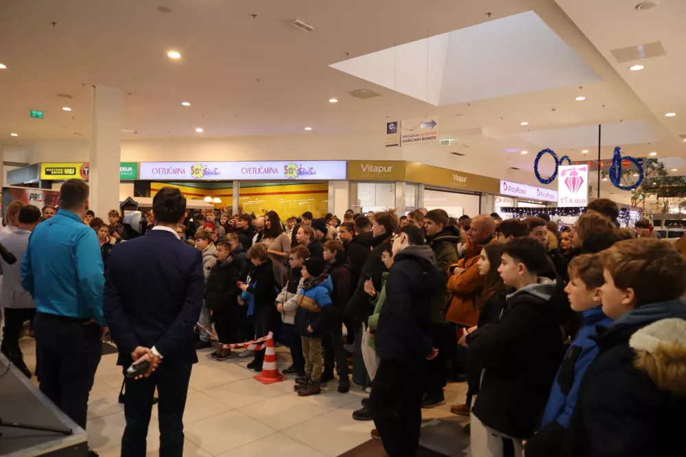 Ptuj, Qcenter.Javna predstavitev humanoidnega robota Maxa. 