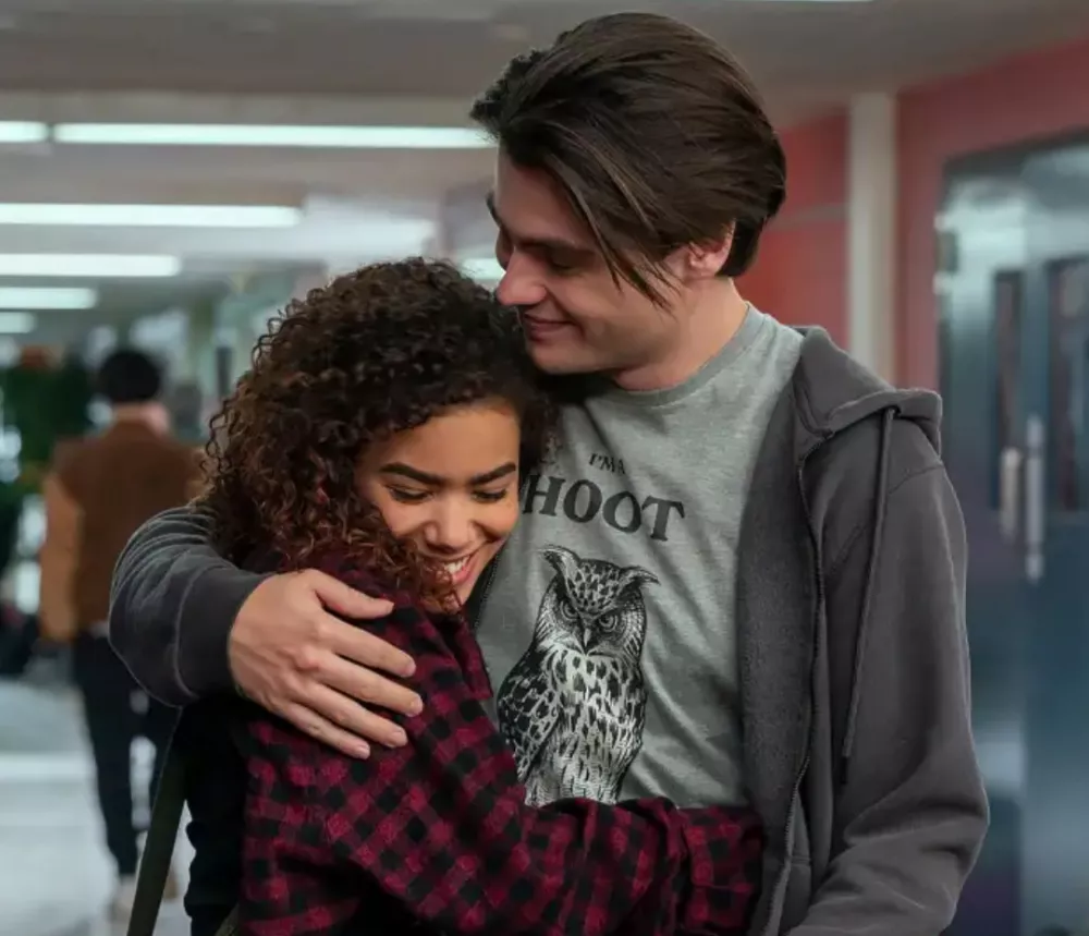 &Scaron;tevilne uspe&scaron;ne serije kot je tudi Ginny & Georgia, vsebujejo romantične zaplete. Foto: Fetflix