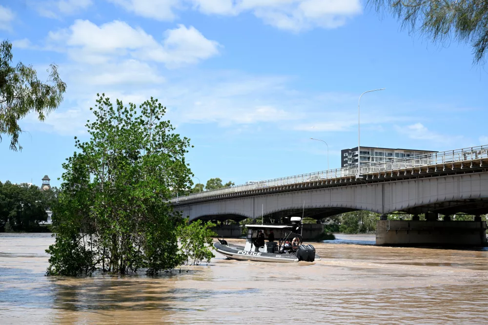 22 January 2026, Australia, Rockhampton: Water police conduct welfare checks as floodwaters from the Fitzroy River inundate areas in Rockhampton, Queensland. Photo: Sylvia Liber/AAP/dpa