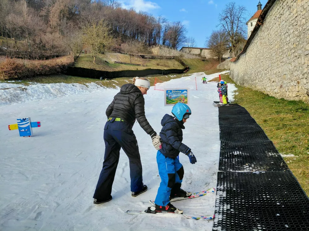 Smuči&scaron;če pod &scaron;kofjelo&scaron;kim gradom