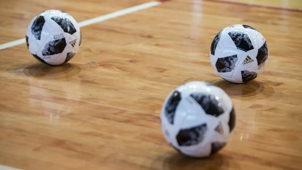 - nogometna žoga -- 08.01.2018 &ndash; Nogometna zveza Slovenije (NZS) &ndash; futsal A reprezentanca &ndash; priprave na evropsko prvenstvo UEFA Futsal EURO 2018 v dvoranskem nogometu &ndash; trening na Kodeljevem //FOTO: Matjaž Ru&scaron;t