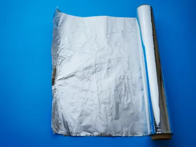 Folija je vsestransko uporabna, imamo jo pa bržkone vsi doma. / Foto: Istock