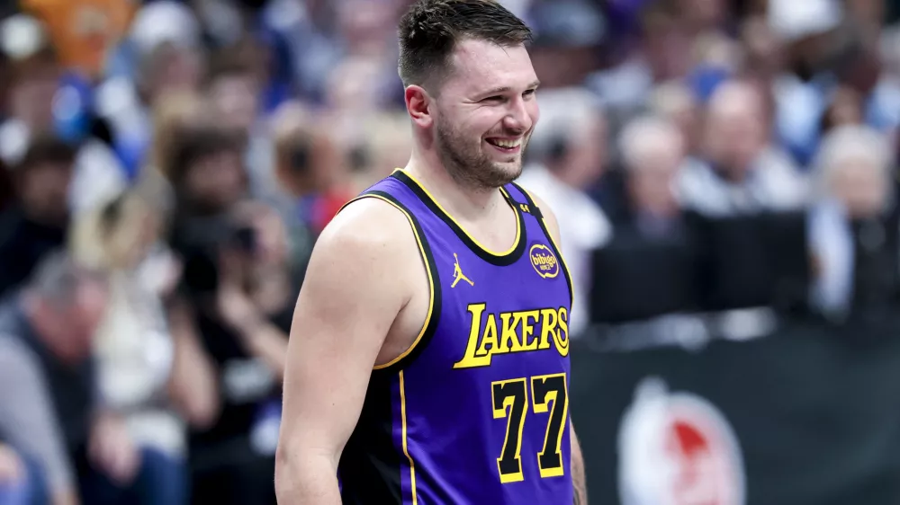 Dončić aprila lani na tekmi v nekdaj domači dvorani v Dallasu. / Foto: Kevin Jairaj