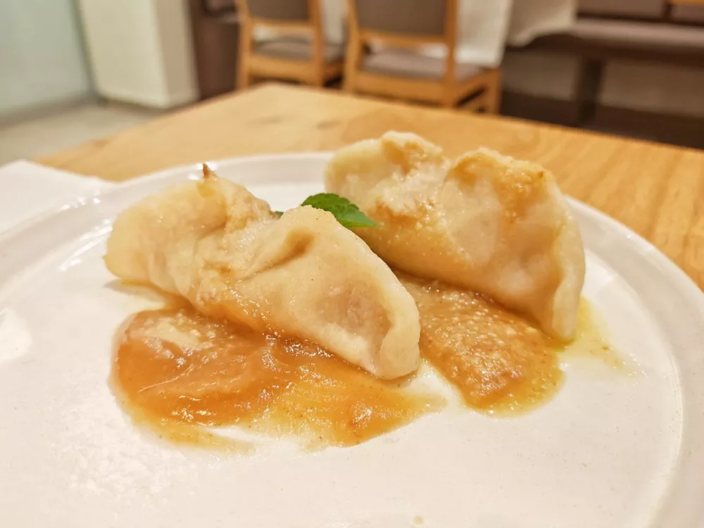 Kobari&scaron;ki &scaron;truklji, Gostilna pri hrastu