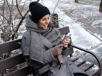 Če bi vas postavili v sterilno hladilnico, vnetja ne bi dobili, ker ne bi bilo bakterij. Vendar pa to ne pomeni, da mraz ni kriv &ndash; je sprožilec. / Foto: Getty Images