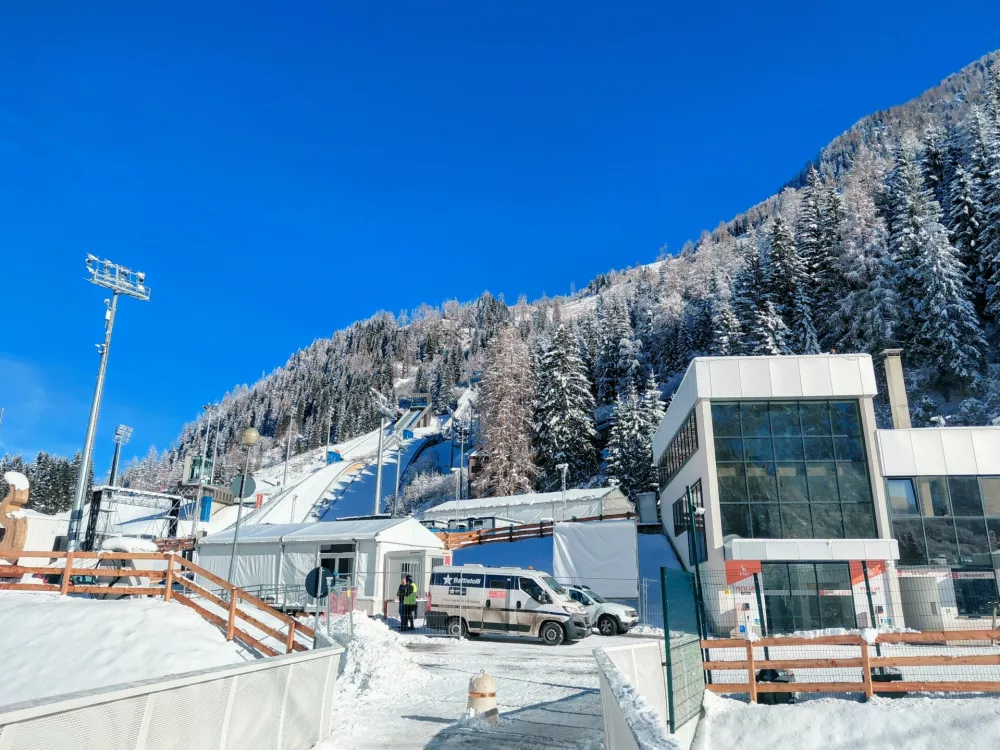 (FOTO) Reportaža iz Predazza: Velika gneča bo, zato pravočasno na pot