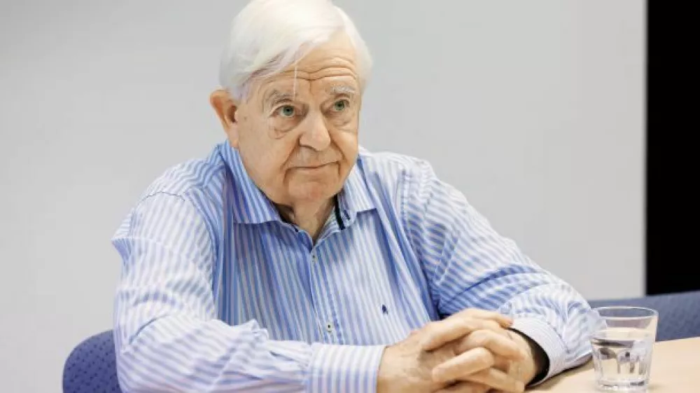 Portret, Milan Kučan