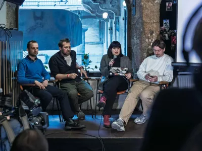 In&scaron;titut 8. marec Glas ljudstva novinarska 