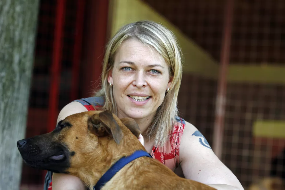 Polona Samec, vodja zaveti&scaron;ča - Zaveti&scaron;če za zapu&scaron;čene živali Horjul, //FOTO: Luka CjuhaOPOMBA: ZA OBJAVO V PRILOGI &ndash; DNEVNIKOV OBJEKTIV - / Foto: Luka Cjuha