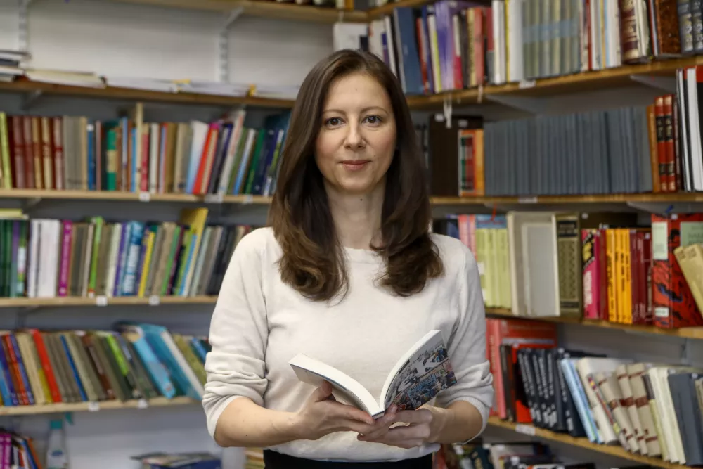 Največja srbska knjižnica zunaj Srbije: Knjige in &scaron;port z roko v roki