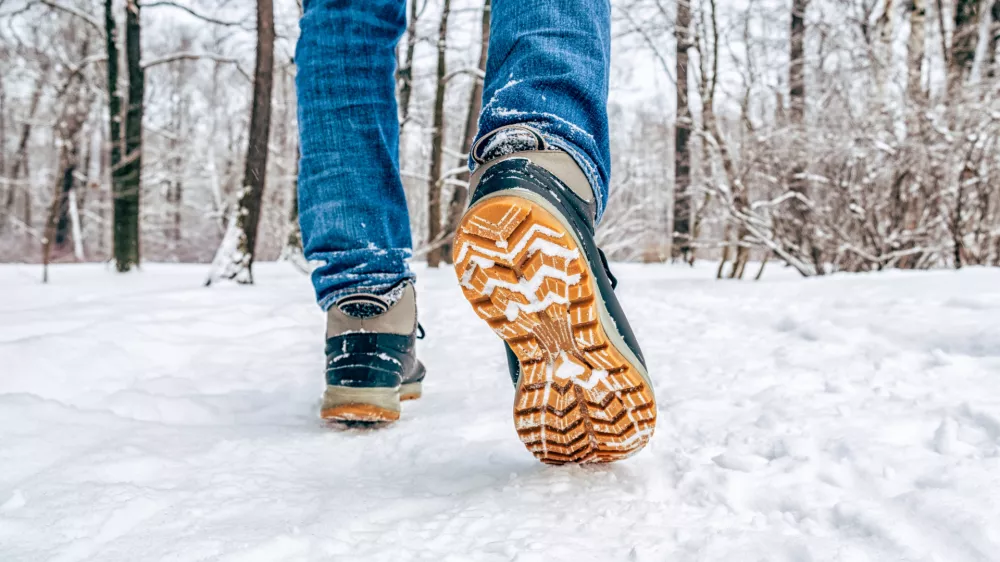 Obstajajo poceni triki, da na&scaron;e noge ostanejo bolj tople. / Foto: Istock
