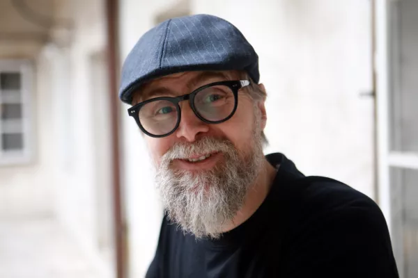 Jankovićeva obljuba umetnikom: Dokler sem jaz tukaj, se &scaron;ole nihče ne bo dotikal